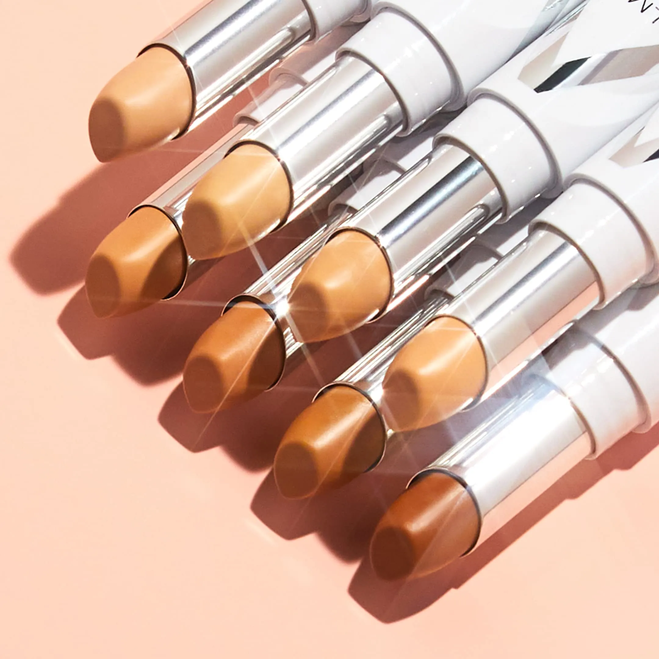 Almay Skin Perfecting Comfort Concealer, Hypoallergenic, Cruelty Free, Fragrance Free, Dermatologist Tested, Light, 29.6 ml (Pack of 1)